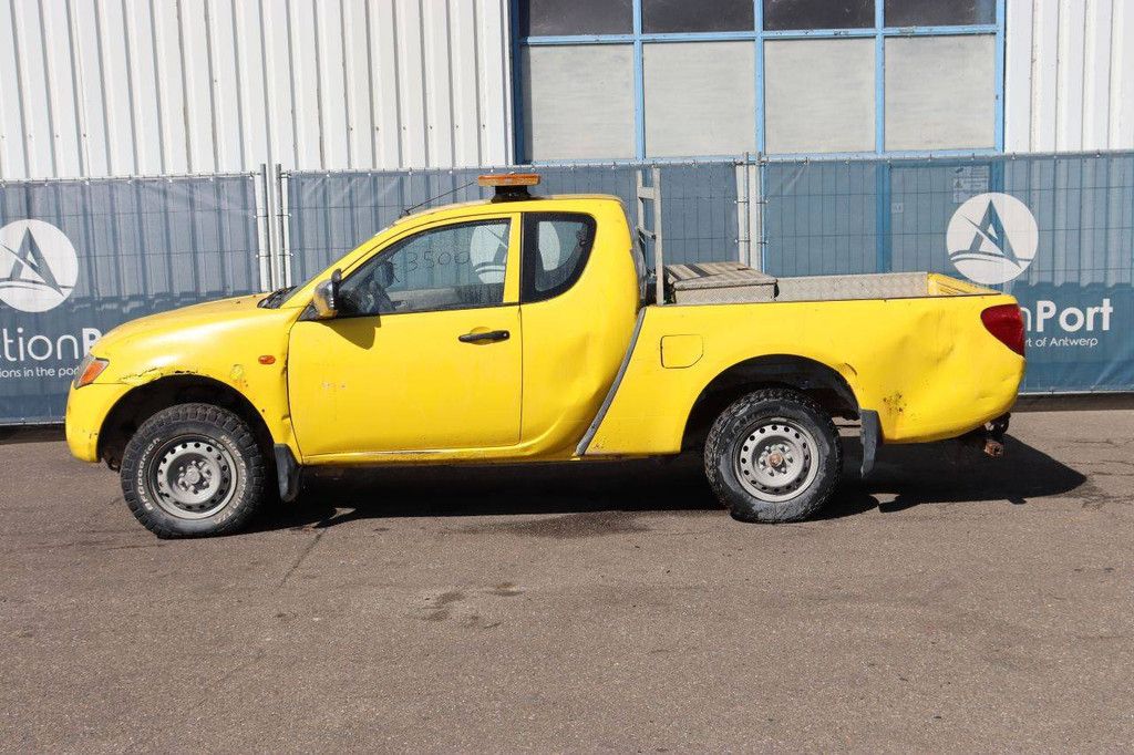 Pick Up Mitsubishi L200 CLUB CAB 4WD INVITE Diesel 136hp 2006