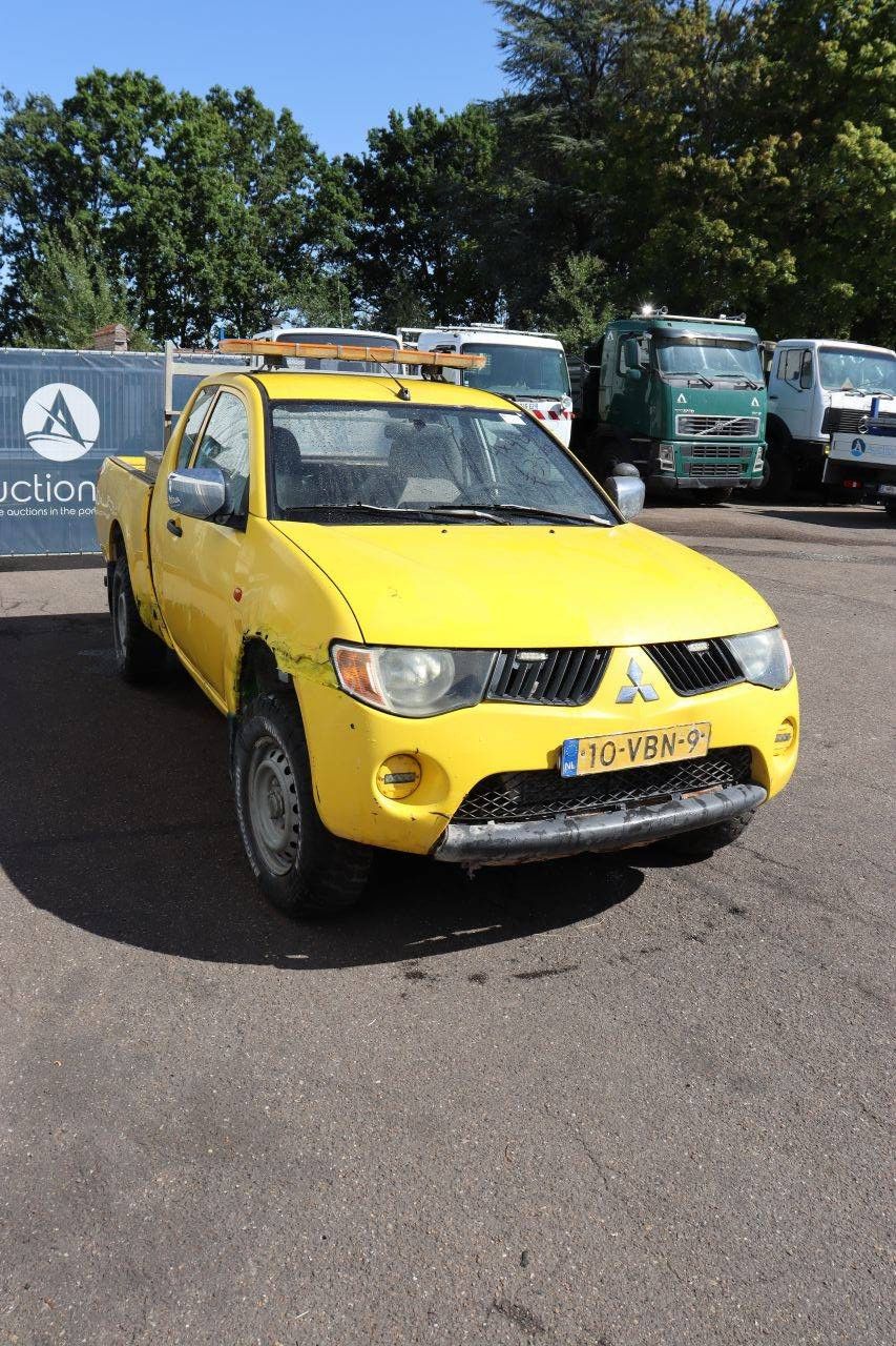 Pick Up Mitsubishi L200 CLUB CAB 4WD INVITE Diesel 136hp 2006