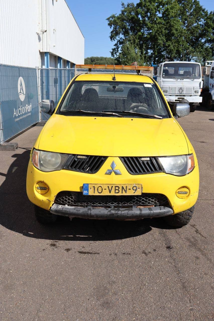 Pick Up Mitsubishi L200 CLUB CAB 4WD INVITE Diesel 136hp 2006