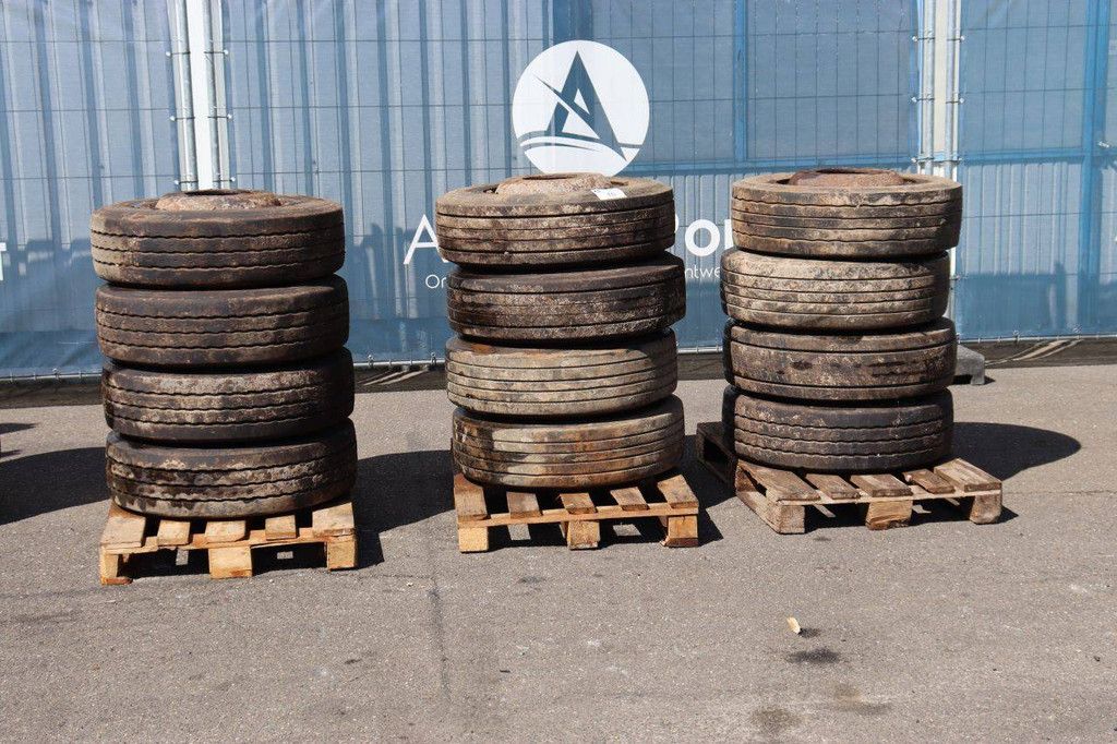 Batch of tires on rims, 12 pieces