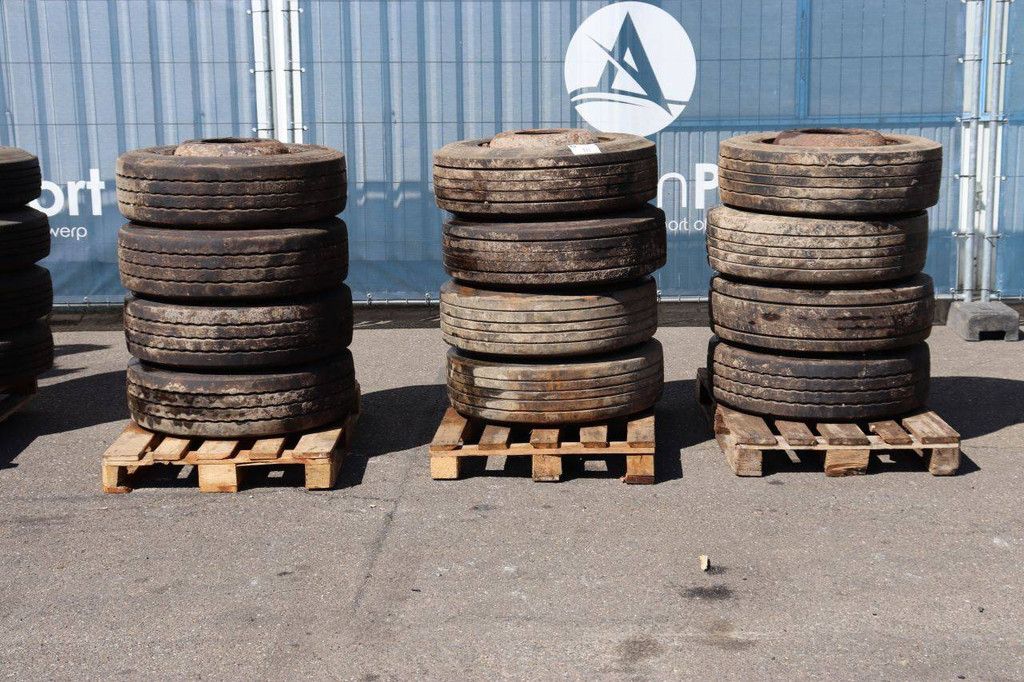 Batch of tires on rims, 12 pieces
