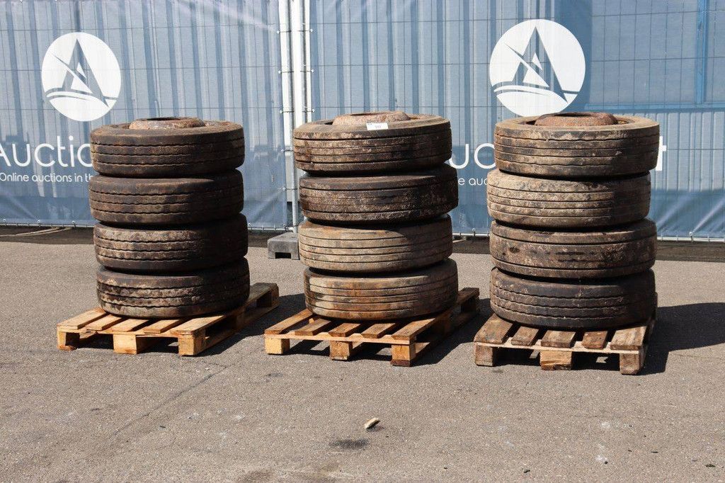Batch of tires on rims, 12 pieces