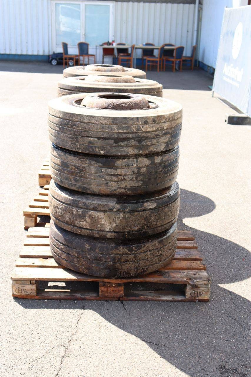 Batch of tires on rims, 12 pieces