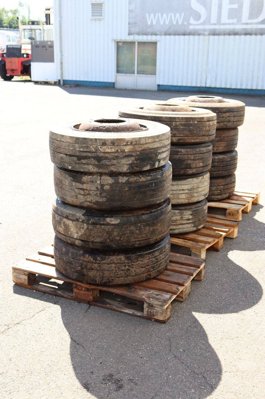 Batch of tires on rims, 12 pieces