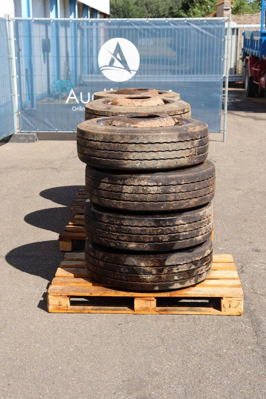 Batch of tires on rims, 12 pieces
