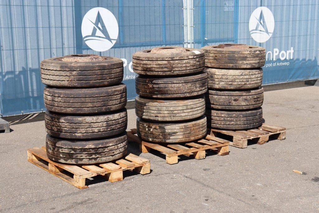 Batch of tires on rims, 12 pieces