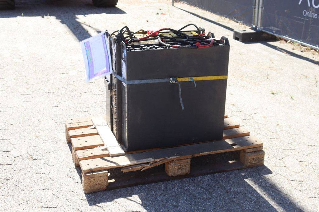 Set of 3 battery stackers