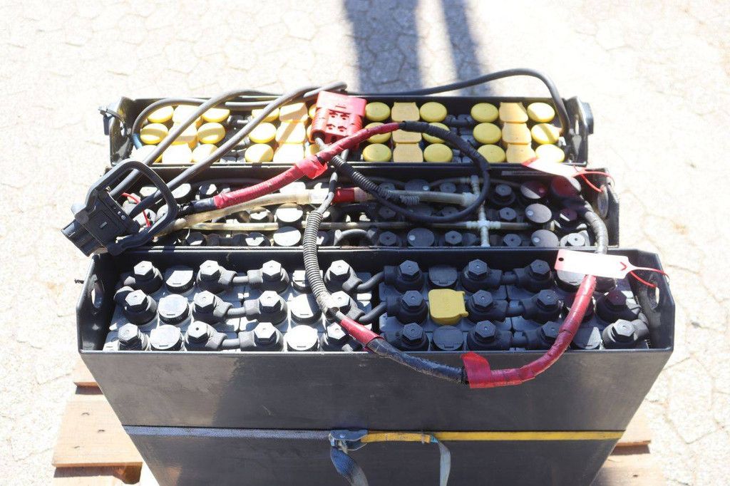 Set of 3 battery stackers