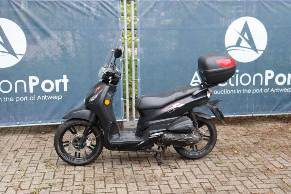 Peugeot Tweet Petrol Scooter 2012