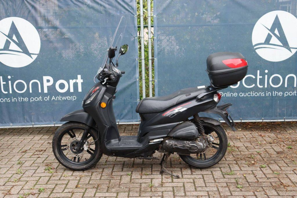 Peugeot Tweet Petrol Scooter 2012