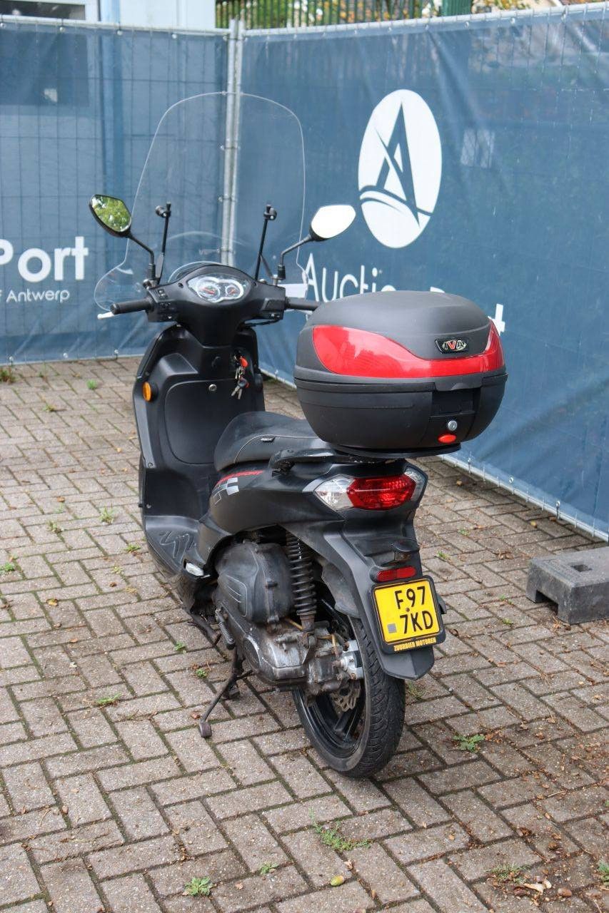 Peugeot Tweet Petrol Scooter 2012