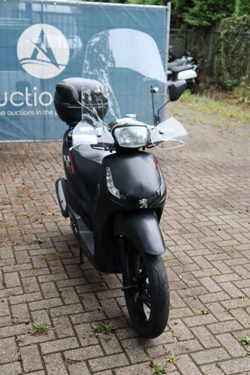 Peugeot Tweet Petrol Scooter 2012