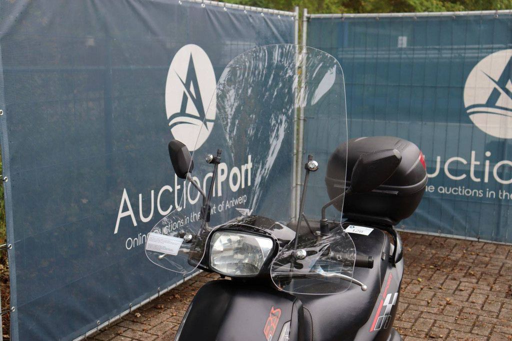 Peugeot Tweet Petrol Scooter 2012
