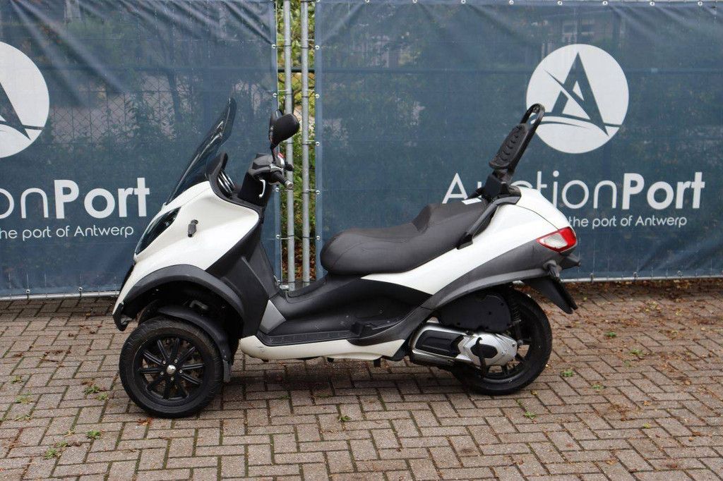 Scooter Piaggio M64 Petrol 2010