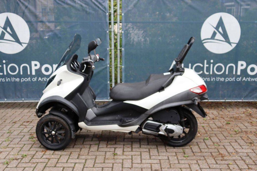 Scooter Piaggio M64 Petrol 2010