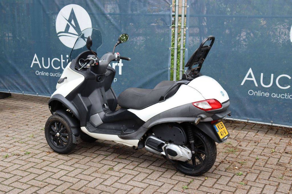 Scooter Piaggio M64 Petrol 2010