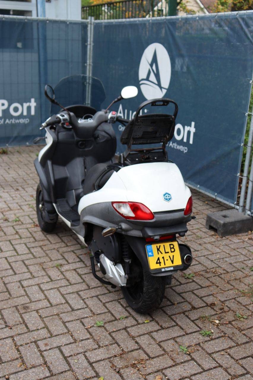 Scooter Piaggio M64 Petrol 2010