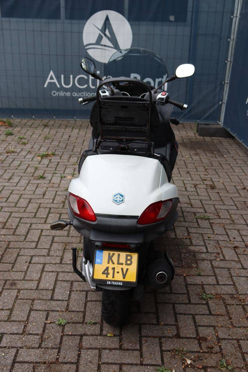 Scooter Piaggio M64 Petrol 2010