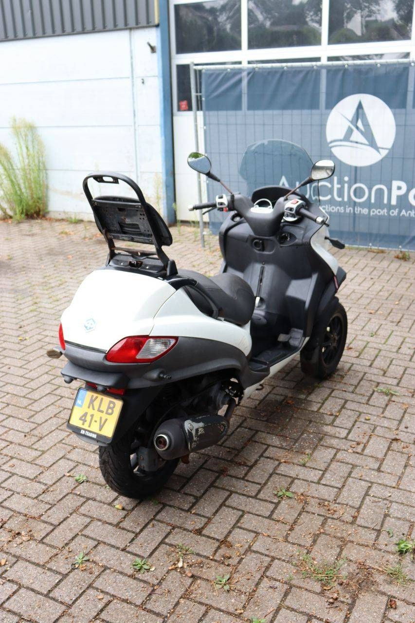 Scooter Piaggio M64 Petrol 2010