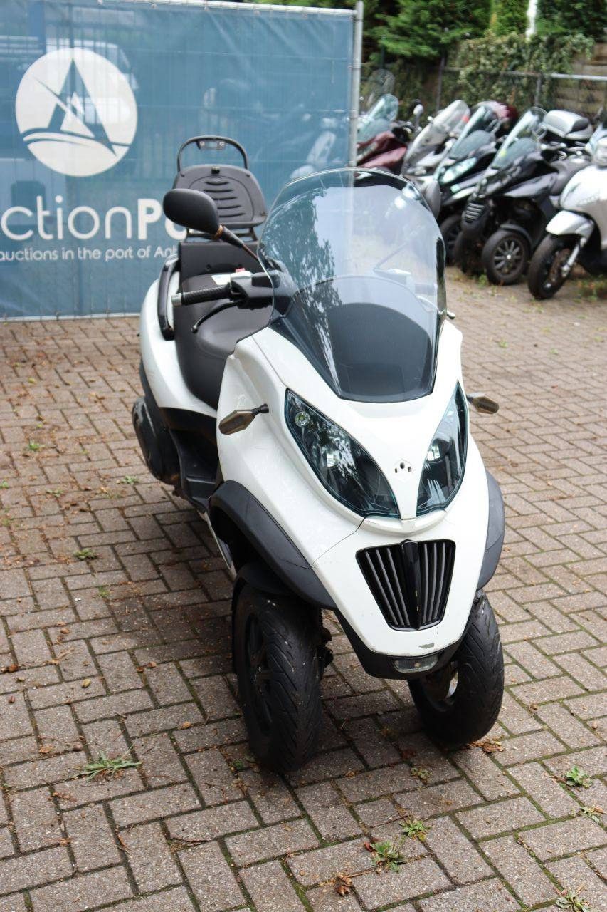 Scooter Piaggio M64 Petrol 2010