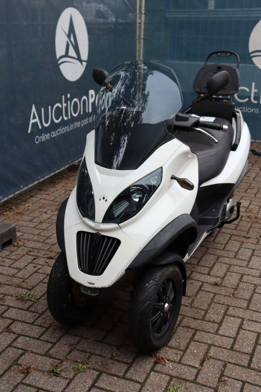 Scooter Piaggio M64 Petrol 2010