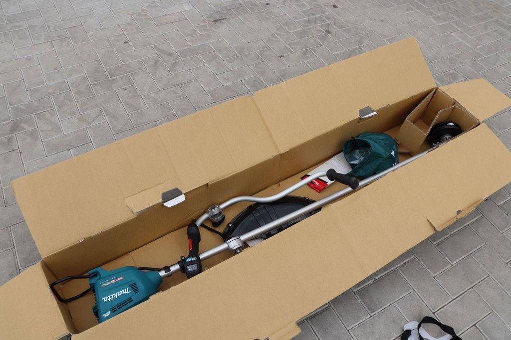 Cordless Brushcutter Makita UR012G Electric 80V In Box New