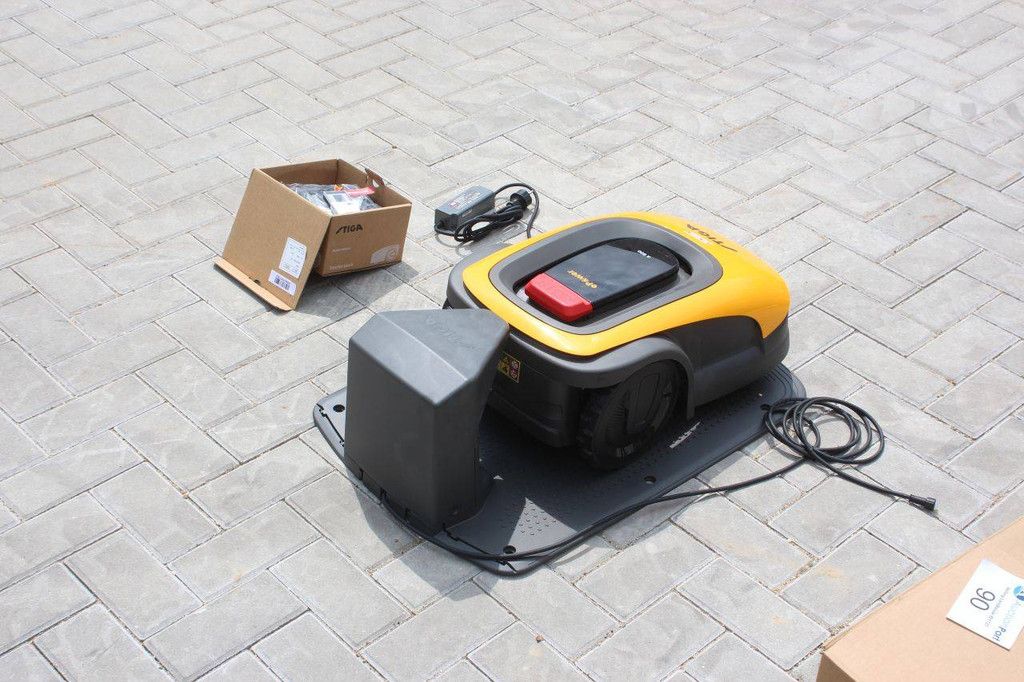 Stiga A1000 Electric Robotic Mower (GPS system) New
