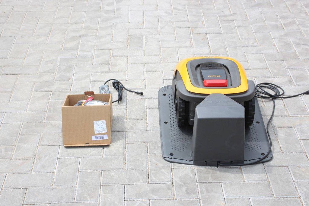 Stiga A1000 Electric Robotic Mower (GPS system) New