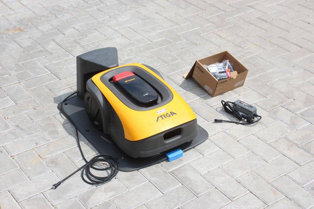 Stiga A1000 Electric Robotic Mower (GPS system) New