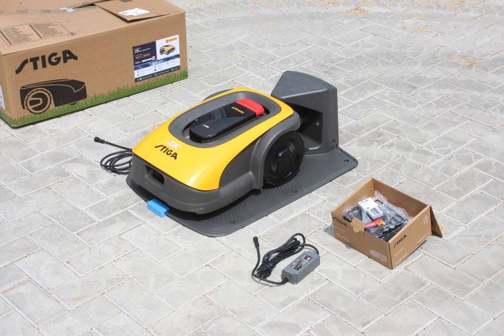 Stiga A1000 Electric Robotic Mower (GPS system) New