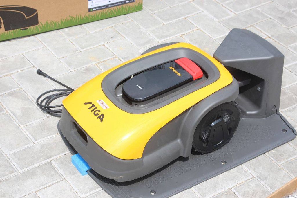 Stiga A1000 Electric Robotic Mower (GPS system) New