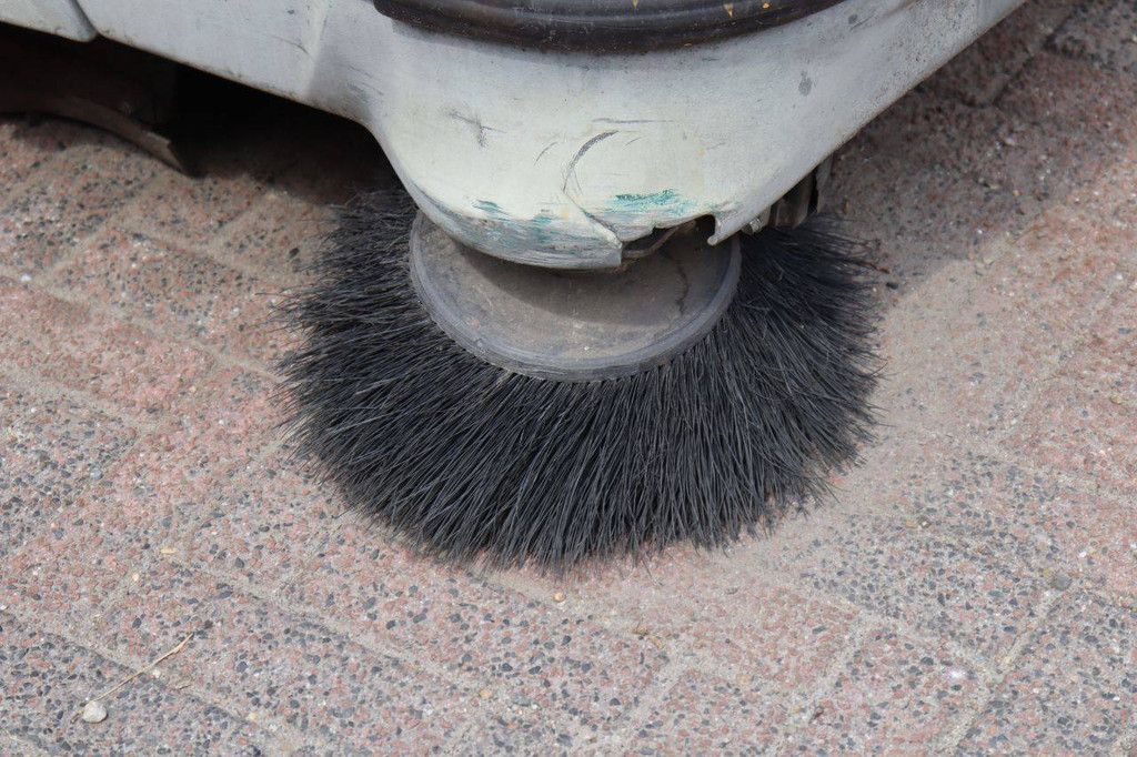Sweeper Teknova TK1000S Petrol 5.5hp 2001