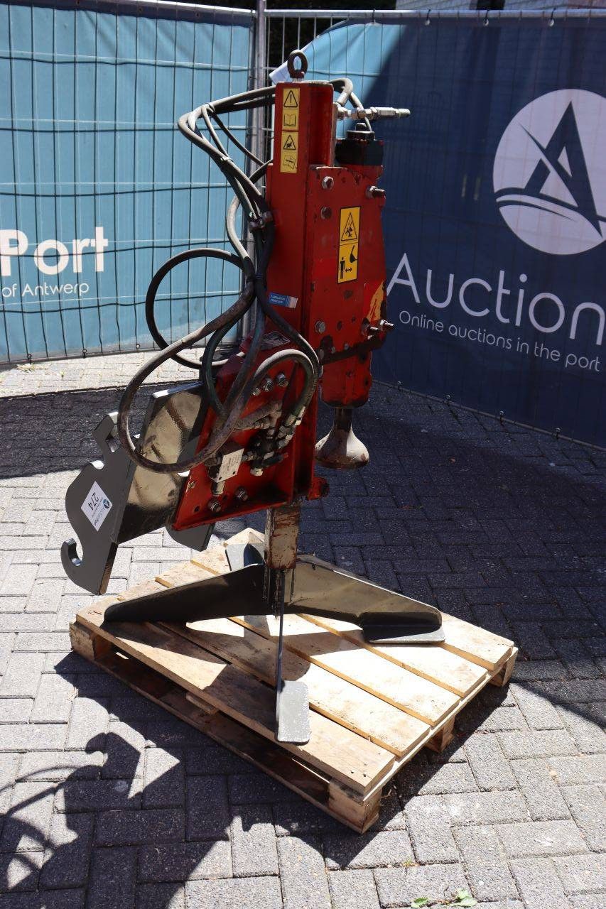 Demolition hammer Rabaud 703390 2014