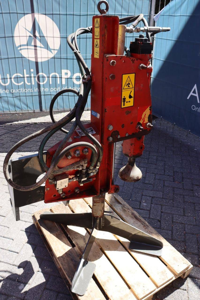 Demolition hammer Rabaud 703390 2014