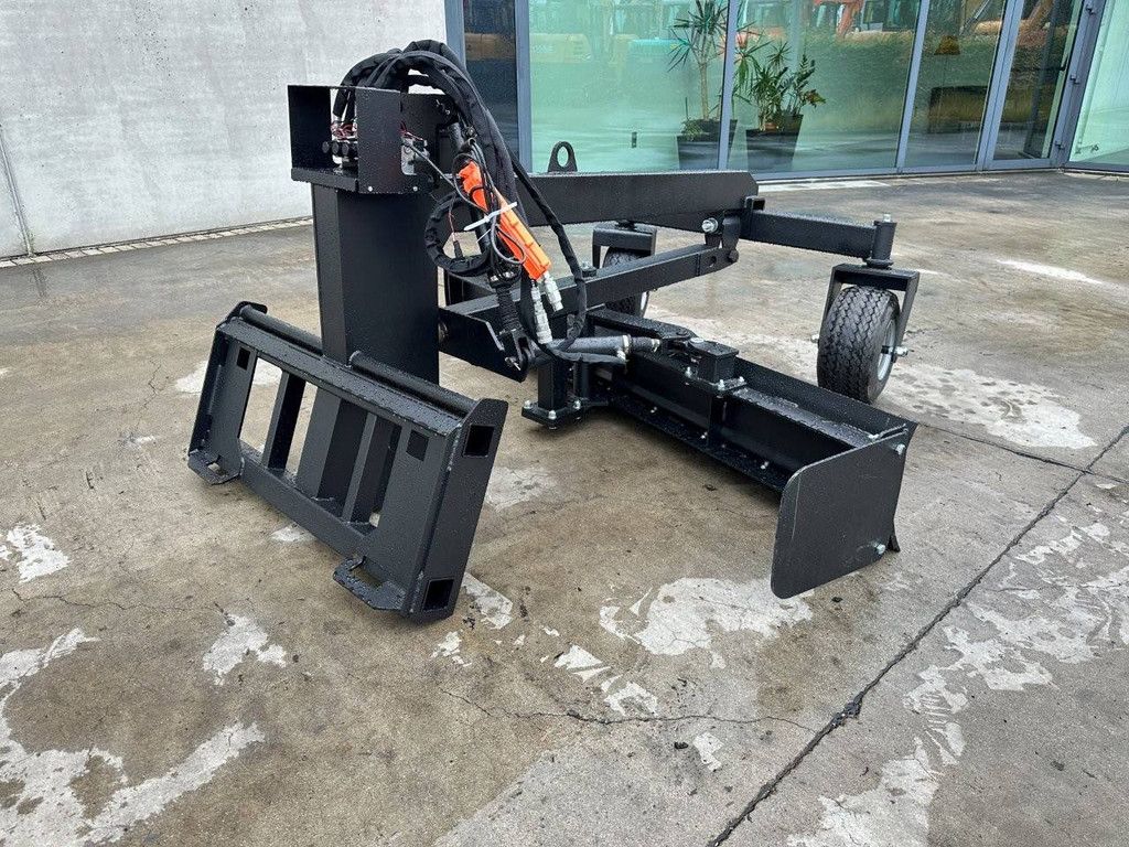 Leveler suitable for skid steer loader