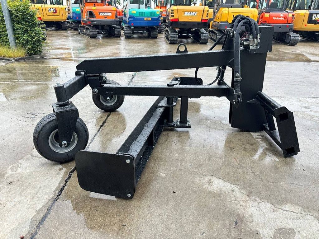 Leveler suitable for skid steer loader