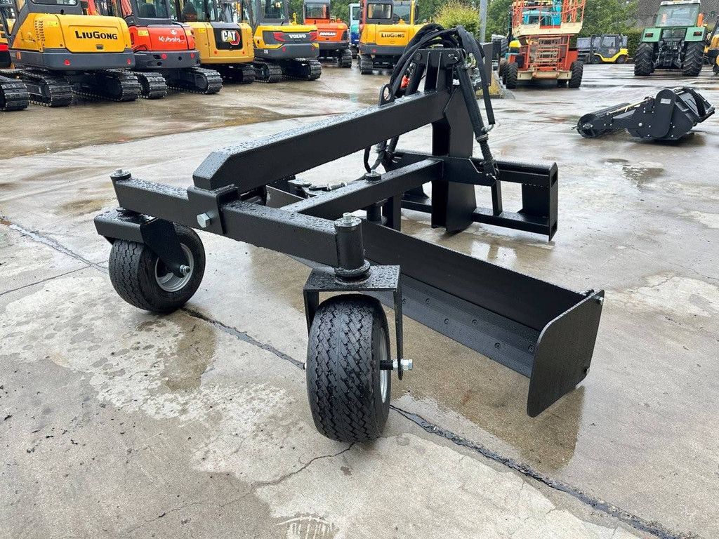 Leveler suitable for skid steer loader