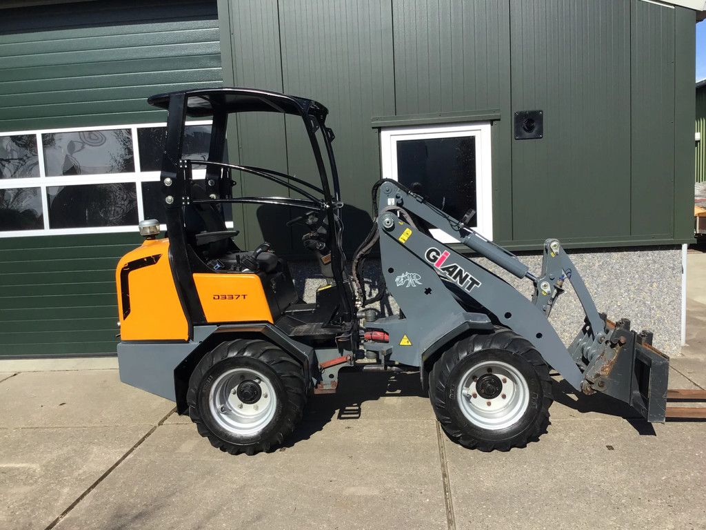 Giant D337T
