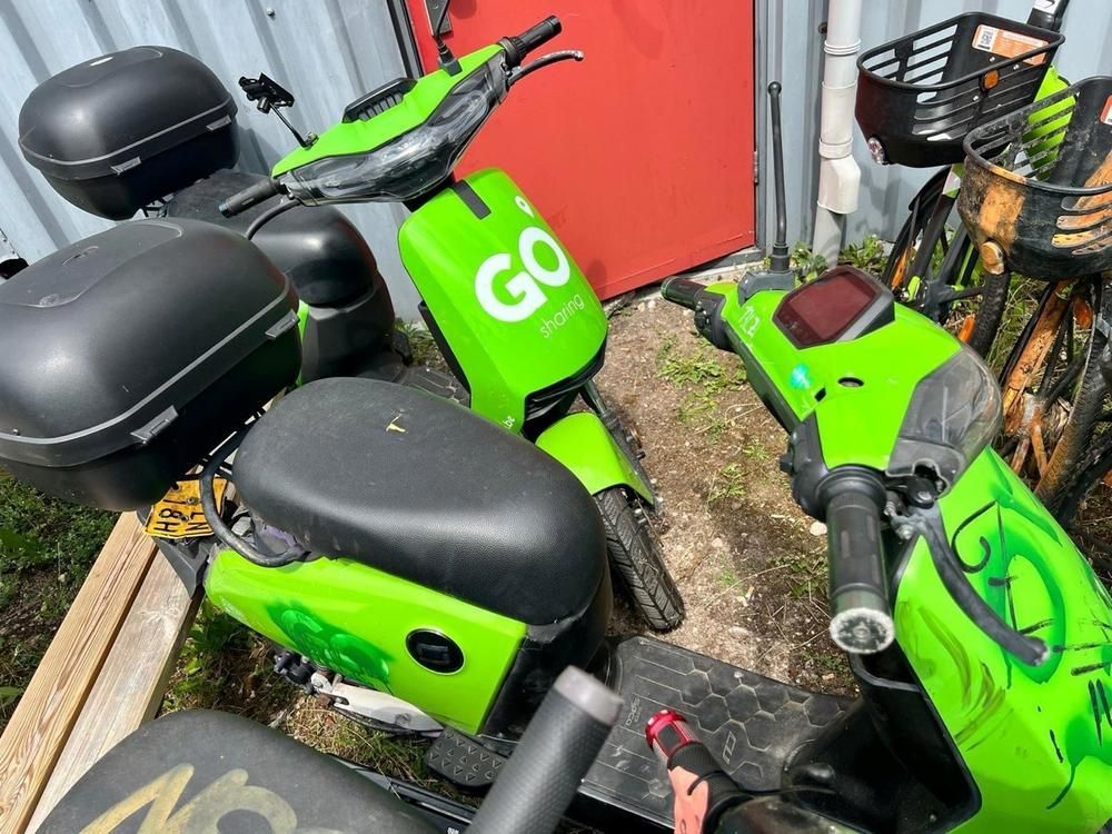 Super SOCO CUx electric fixer upper scooters (5x) and electric step (1x)