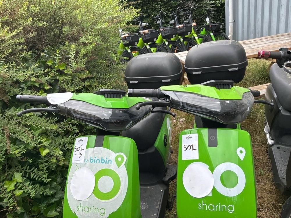 Super SOCO CUx electric fixer upper scooters (5x) and electric step (1x)