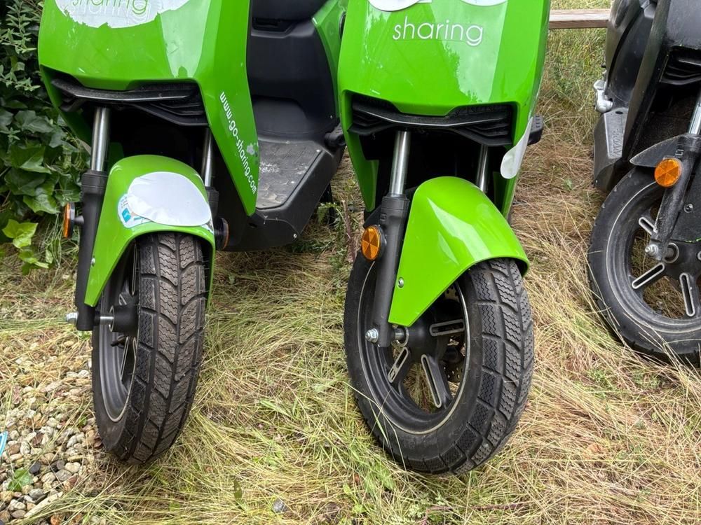 Super SOCO CUx electric fixer upper scooters (5x) and electric step (1x)