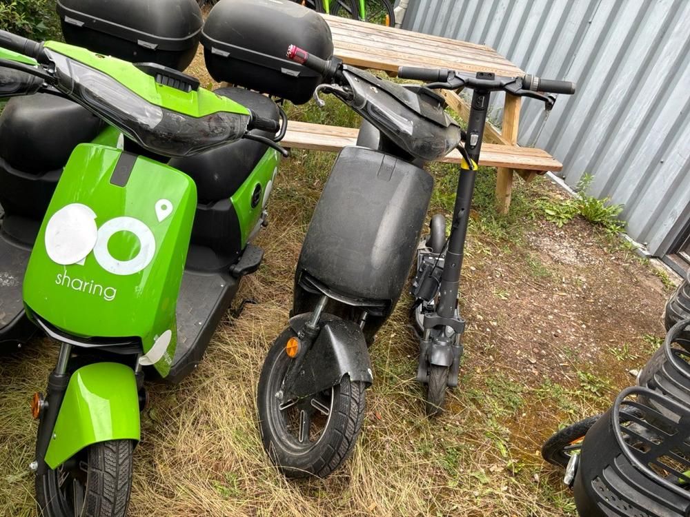 Super SOCO CUx electric fixer upper scooters (5x) and electric step (1x)