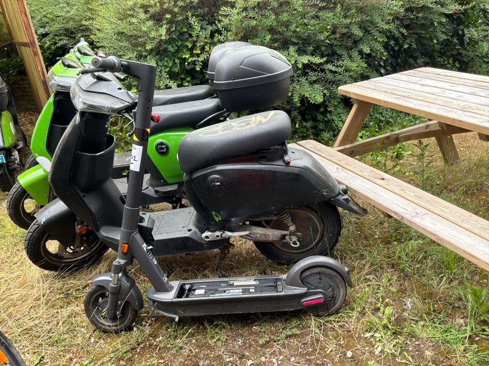 Super SOCO CUx electric fixer upper scooters (5x) and electric step (1x)