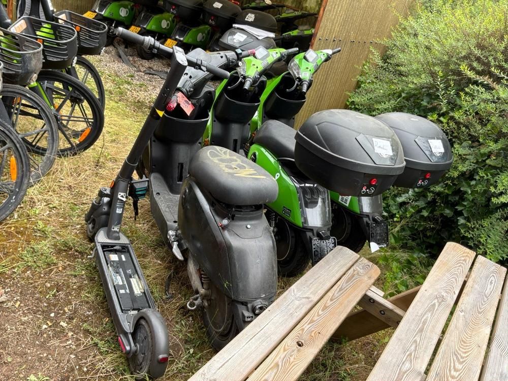 Super SOCO CUx electric fixer upper scooters (5x) and electric step (1x)