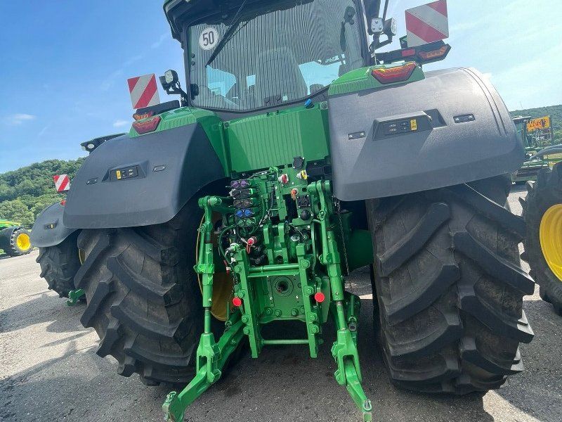 John Deere 7R310