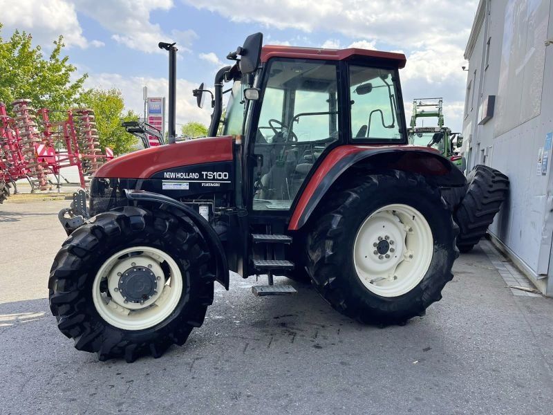 New Holland TS 100