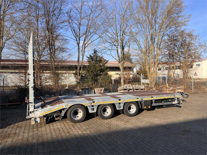 Möslein TT 34 Zugrohr Gerade 34 t GG Tridem- Tieflader 3