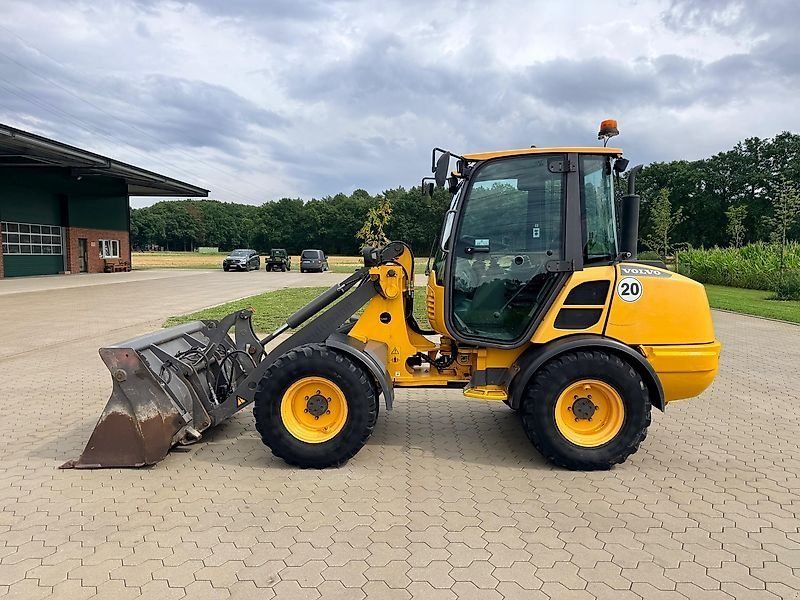 Volvo L25 F **BJ  nur 1495 Betr.-Std.**