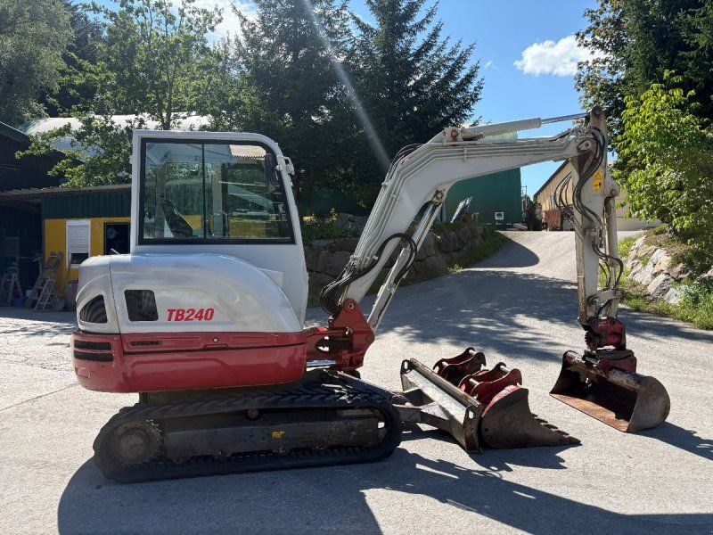 Takeuchi TB240