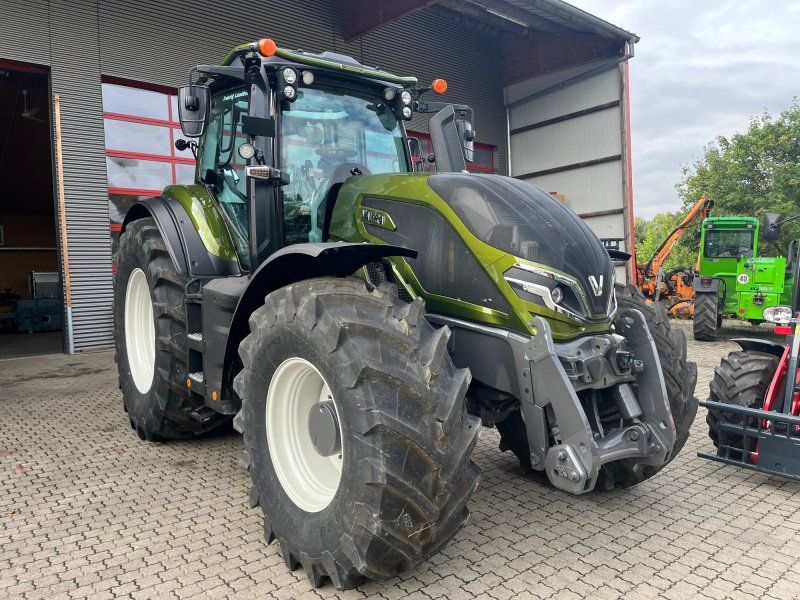 Valtra Q265 mit Rüfa und FK